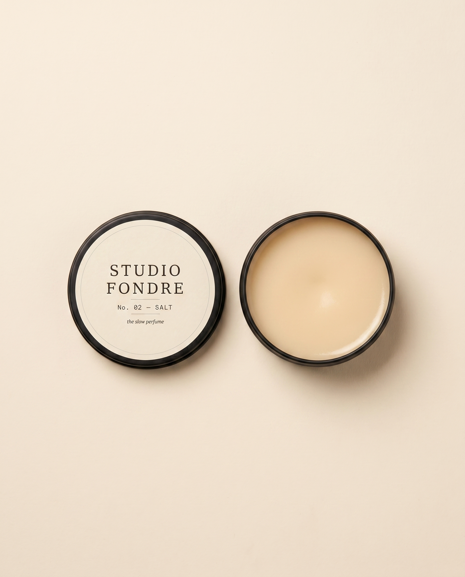 Studio Fondre No. 02 SALT open showing wax interior