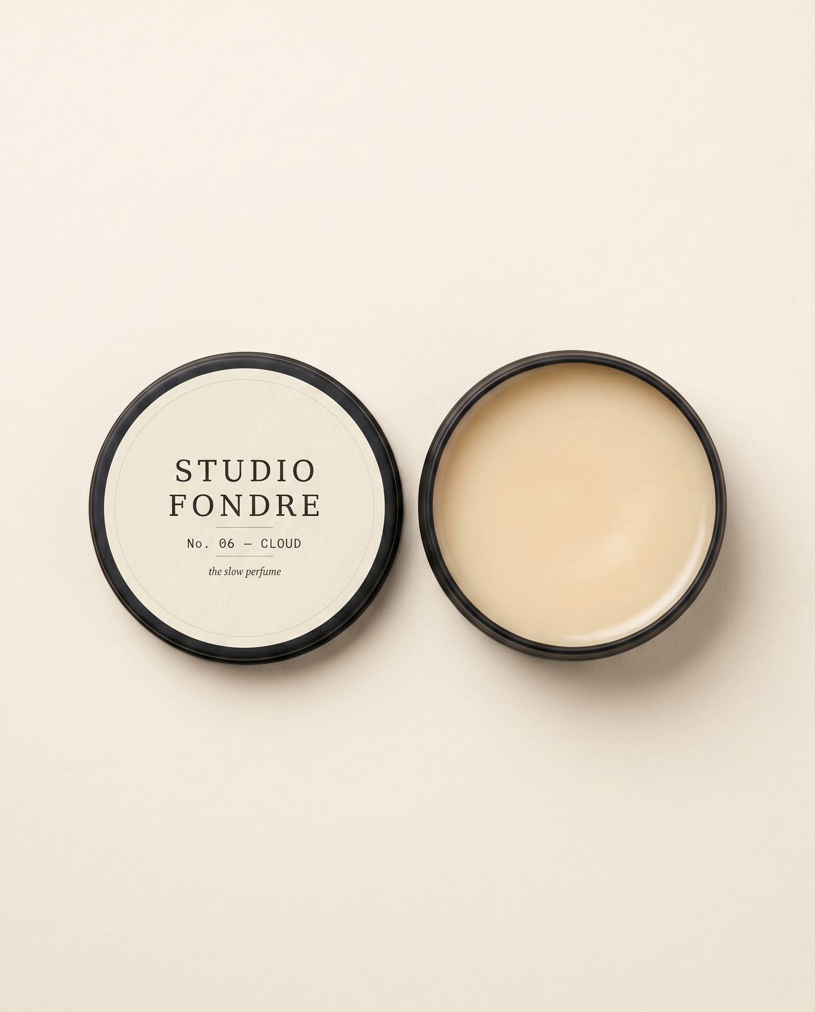 Studio Fondre No. 06 CLOUD open showing wax interior